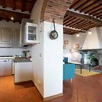 Ampio Completamente Rinnovato Con Vista E Piscina アパート