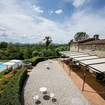 Ampio Completamente Rinnovato Con Vista E Piscina Apartament