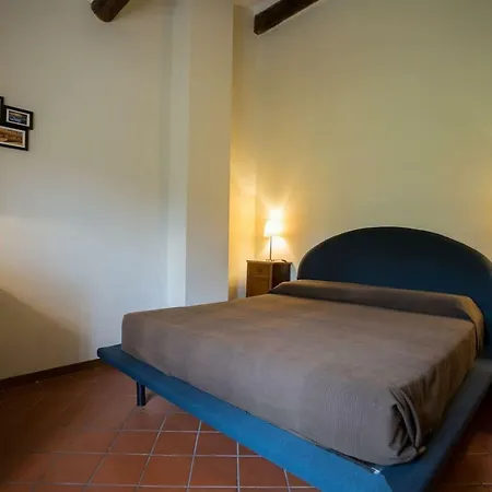 Ampio Completamente Rinnovato Con Vista E Piscina Appartement